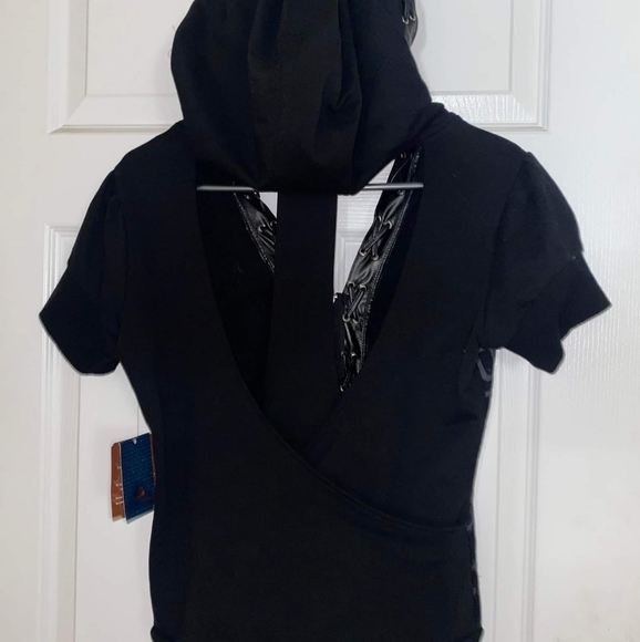 Ladies Derron- Where The Sidewalk and the Catwalk Meet- Brand New- Size Medium S - Picture 2 of 5